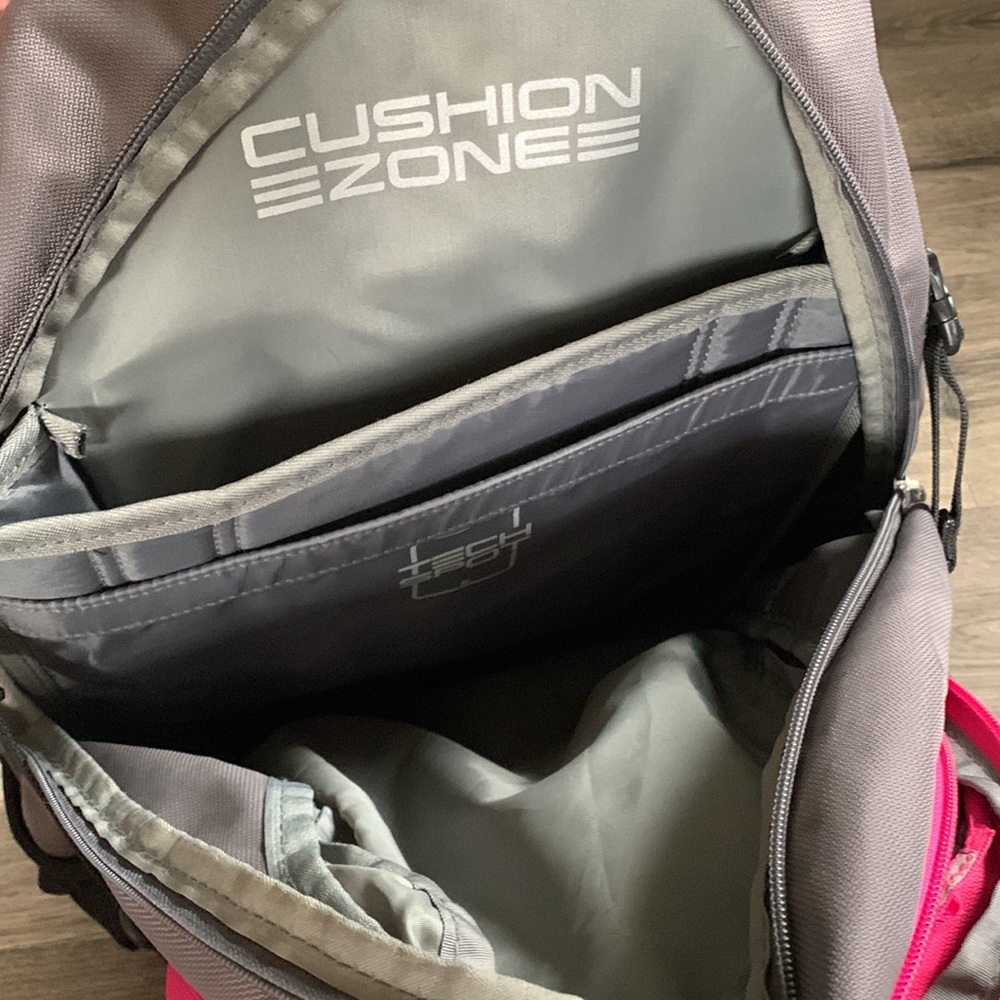 Pink back pack - Picture 8 of 12